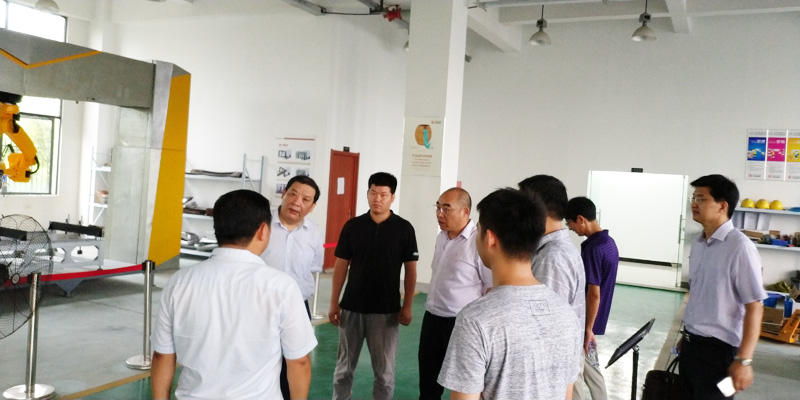 馮區(qū)長、陶常委等一行到斯塔克參觀考察