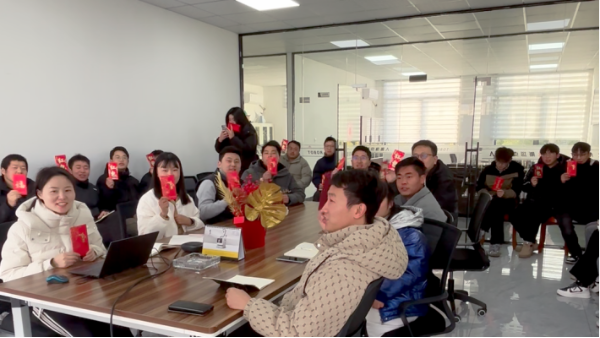 斯塔克機(jī)器人新春開工大吉，紅包送福